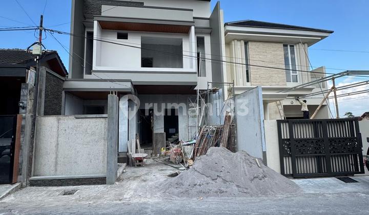 Dijual Rumah Tropis Kontemporer Lokasi di Purwomartani Kalasan
