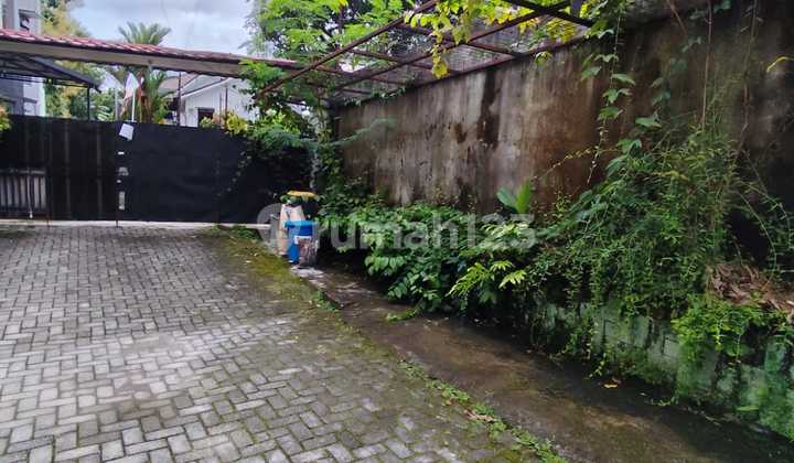 For Rent Semi-Furnished House in Condong Catur Area, Near Pakuwon Mall 2