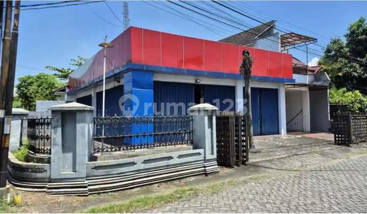 Large Shop House Hook Position Suitable for Retail Store and Showroom Area 2