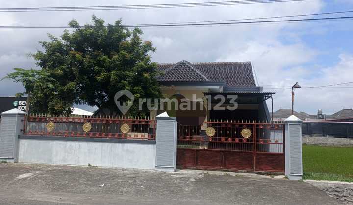 Large House Suitable for Office and Residence Located in Bantul Near Umbulharjo