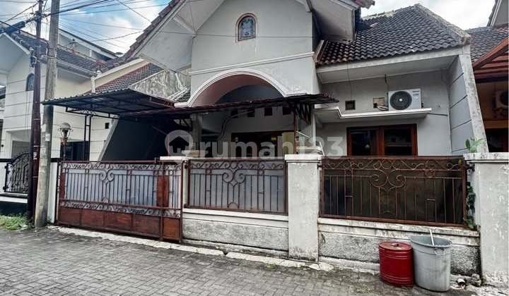 Ready-to-Live House in Onegate System Residential, Location Near Muhi and UGM. Ready-to-Live House in Onegate System Residential, Location Near Muhi and UGM.