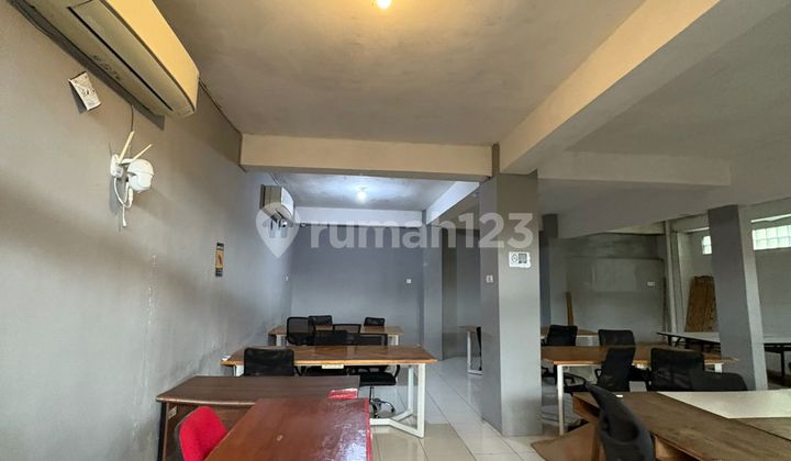 For Rent 3-Story Building in Monjali Area, Location Near RSP Sarjito