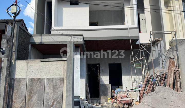 Dijual Rumah Tropis Kontemporer Lokasi di Purwomartani Kalasan