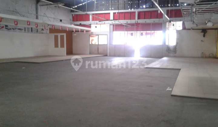 Ready-to-Use Warehouse Suitable for Expedition and Supermarket Area in Sinduadi