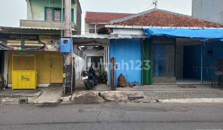 For Rent Shophouse Suitable for Homestay or Coffee Shop Near Tugu Jogja For Rent Shophouse Suitable for Homestay or Coffee Shop Near Tugu Jogja