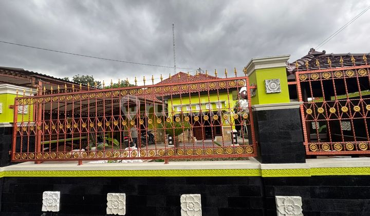 For Rent Large House Suitable for Residence or Office in Wedomartani Area