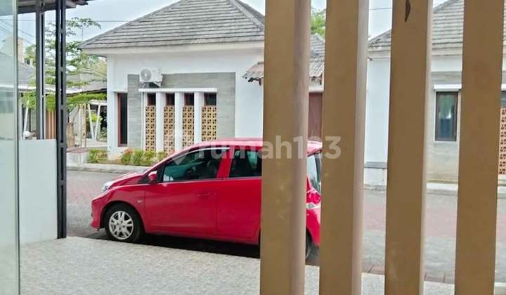 Ready-to-Occupy House in Kasihan Residential Area Near the Palace and Town Square