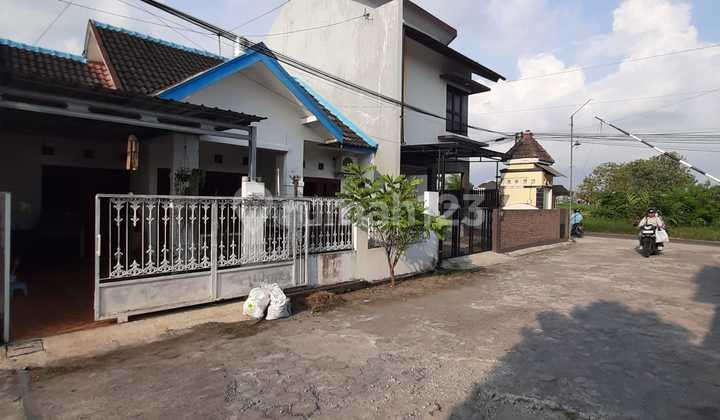 Affordable House in a Housing Complex Near Godean Police Station and UMY 2