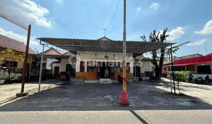 Business Space for Rent, Suitable for Business and Cafe, Tourist Area Near the Palace.