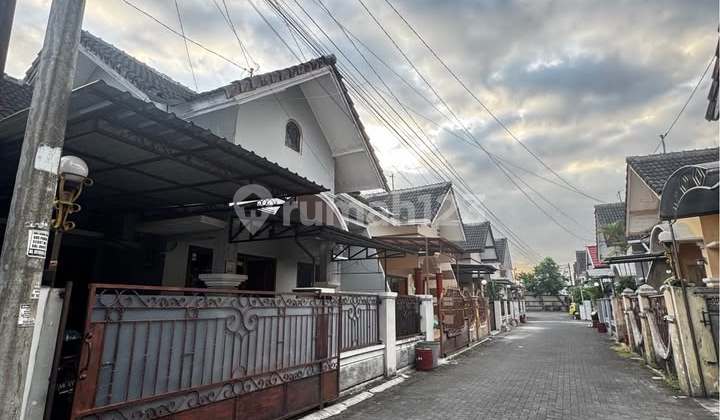 Ready-to-Live House in Onegate System Residential, Location Near Muhi and UGM. Ready-to-Live House in Onegate System Residential, Location Near Muhi and UGM.