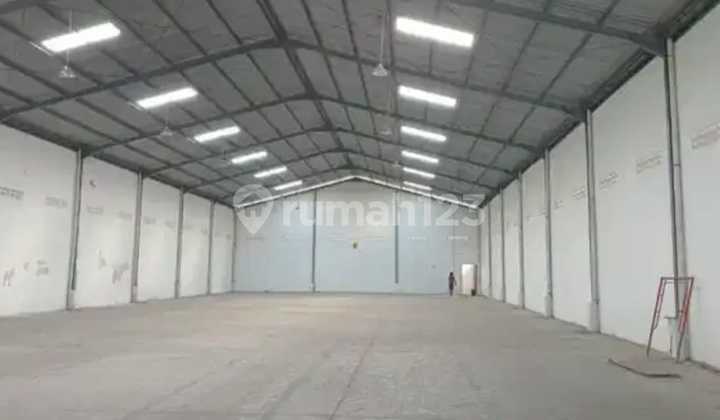 Large Warehouse for Rent in East Ringroad Area, Location Near Kotagede and JEC Large Warehouse for Rent in East Ringroad Area, Location Near Kotagede and JEC