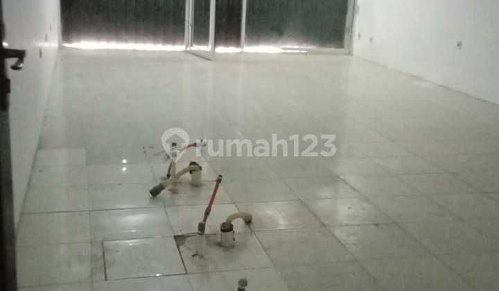 For Rent: Shop House in Babarsari Area, Suitable for Restaurant and Cafe, Near Atmajaya 2