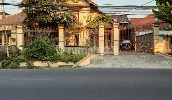 Rumah Tepi Jalan Utama Cocok Kantor Dan Hunian Dekat Hyatt Dan UGM 2