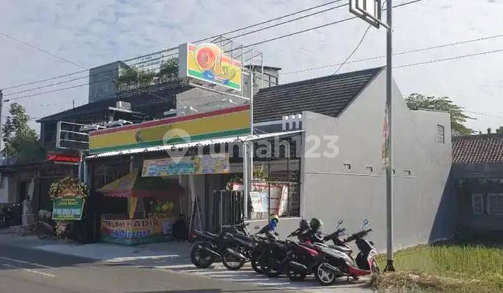 Shop House for Sale Furnished Suitable for Store Area on Bibis Street Location Kasihan. 2