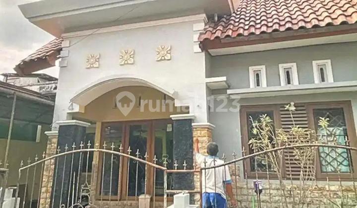 House in a Ready-to-Occupy Housing Estate Located in Condong Catur Near Olifant