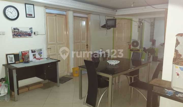 RUMAH KONTEMPORER MODEL with SWIMPOOL DI TAMAN ANGGREK Jakbar 7