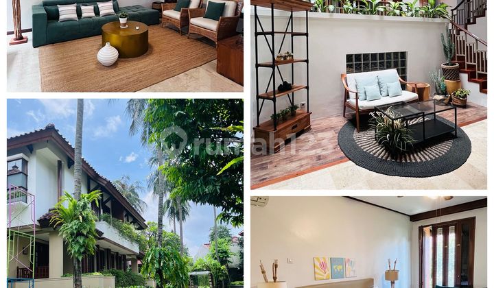 Disewa Rumah dalam Cluster Cipete, luas tanah 200M, bangunan 3 lantai, ada semi basement, 3 kamar tidur, ada swimming pool bersama, harga 3500 US Dolar Pertahun Nego Lina