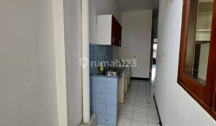 Disewa rumah pejaten, luas tanah 800M, banguan 500M, 1 lantai, 4 kamar tidur, ada swimming pool, semi furnished, jalan lebar, harga 460 JT pertahun nego sam 2