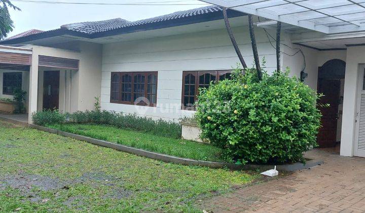 Disewa Rumah Wilayah Rasuna Said Kuningan dalam Komplek, luas tanah 920 JT, bangunan 1 lantai 500M, furnished, ada Swimming Pool, parkir 6 mobil, lokasi strategis, pusat kota Jakarta, harga US 3.800 Dolar/perbulan (month) Sam 2