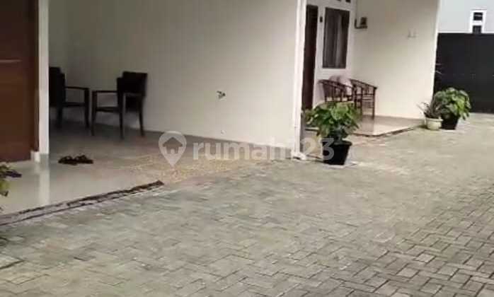 For Rent: House in Krukut Limo Complex, 2-story building, 3 bedrooms, 1 carport, strategic location, near Krukut Toll Road and Brigif Toll Road, price 50 million per year negotiable Ida. For Rent: House in Krukut Limo Complex, 2-story building, 3 bedrooms, 1 carport, strategic location, near Krukut Toll Road and Brigif Toll Road, price 50 million per year negotiable Ida.