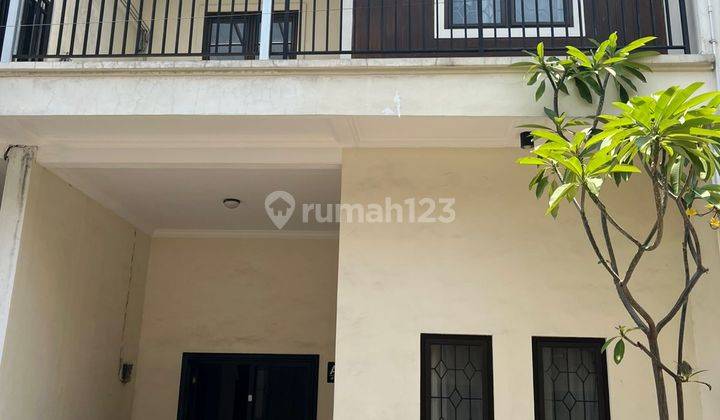 Disewa Rumah dalam komplek/cluster pinggir jalan raya Lenteng Agung, luas tanah 60M, bangunan 2 lantai 120M, 4 kamar tidur, lokasi strategis, dekat stasiun KRL, harga 75 JT Pertahun Sugi 1