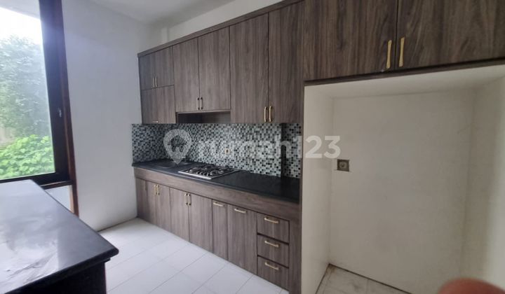 Dijual Cepat Rumah Dalam Cluster Eksklusif Jati Padang Pasar Minggu,Luas Tanah 97M, Bangunan 3 Lantai 188M, Kamar Tidur 3, Garasi 2 Mobil, Fasilitas Cluster Kolam Renang, dan Security 24 Jam, Harga 3 Miliyar Nego Sugi 2