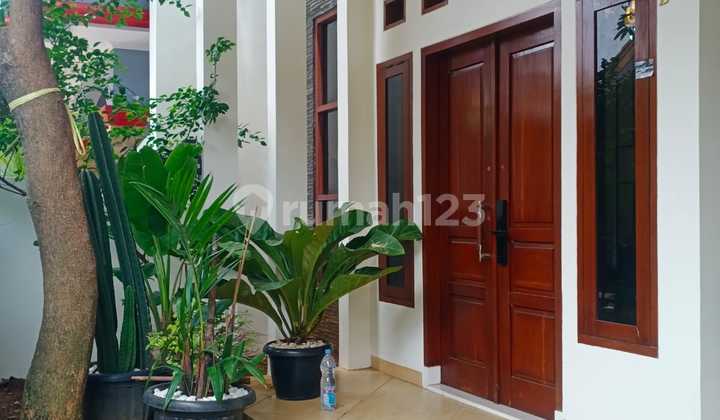 Disewa Rumah furnished wilayah Lenteng Agung Srengseng Sawah, luas tanah 125M, bangunan 2 lantai, 3 kamar tidur, carport 2 mobil, harga 85 JT Nego Sugi 2