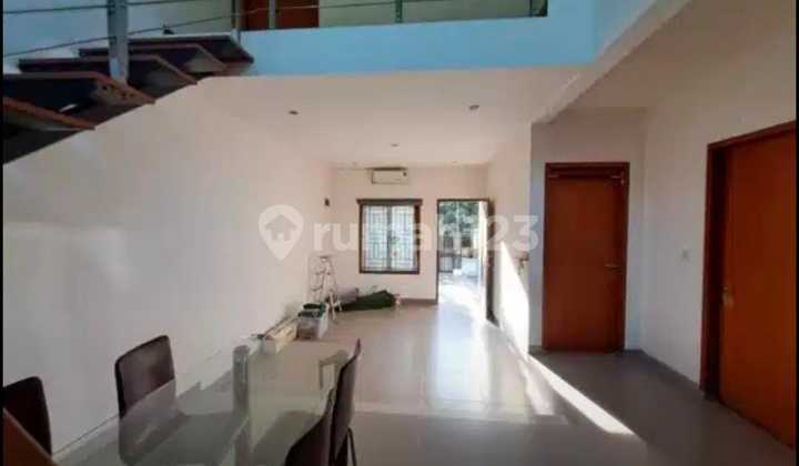 Disewa Rumah Japanese Style dalam komplek di wilayah Gandul, luas tanah 130M, bangunan 2 lantai, kamar tidur 4, carport 2 mobil, AC disetiap kamar, ada water heater, taman depan dan belakang, dekat tol Brigif, harga 90 JT Pertahun Nego Ida 2