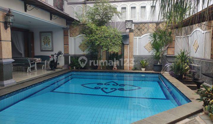 Dijual Rumah Bagus, 2 Lantai, Swimming Pool, 7 Kamar Tidur, Pangkalan Jati, Pondok Labu, Lokasi Strategis Dalam Komplek, Harga 8 Miliyar Nego Jaja 1