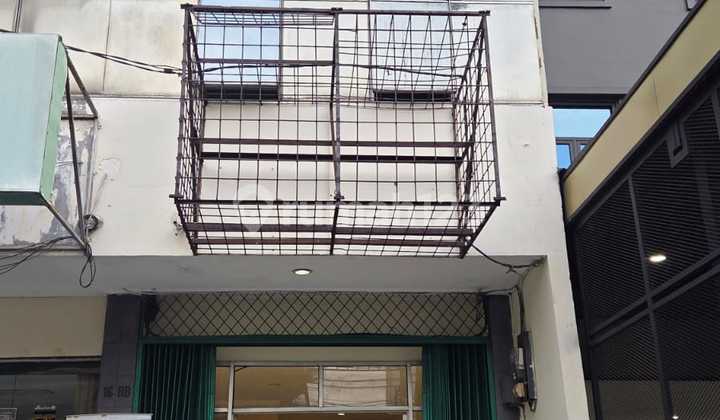 Disewa Ruko Wilayah Jakarta Selatan Radio Dalam pinggir jalan raya, bangunan 3 lantai, 3 kamar mandi, cocok untuk kantor dan usaha, harga sewa 225 JT Nego Sam Disewa Ruko Wilayah Jakarta Selatan Radio Dalam pinggir jalan raya, bangunan 3 lantai, 3 kamar mandi, cocok untuk kantor dan usaha, harga sewa 225 JT Nego Sam
