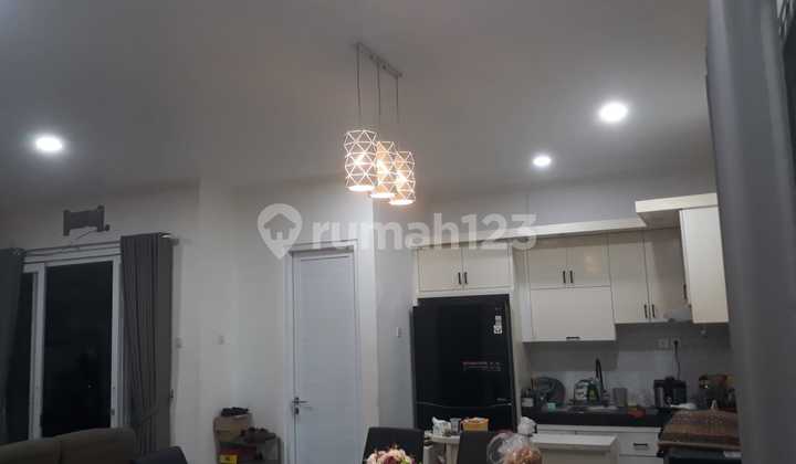 Dijual Rumah bagus, di luar komplek, wilayah Pangkalan Jati, luas tanah 120M, bangunan 2 lantai 180M, 4 kamar tidur, surat HGB, harga 1,2 Milyar Nego Ida