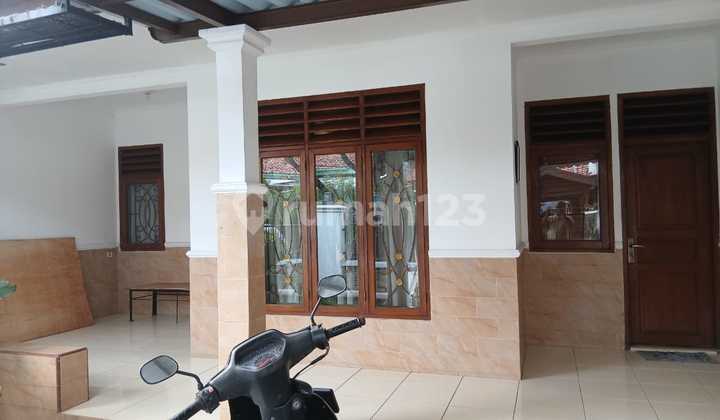 Disewa Rumah dalam Komplek Besar Siaga Pejaten Barat, luas tanah 150M, bangunan 2 lantai 200M, 3 kamar tidur, ada AC setiap kamar, jalan lingkungan lebar, harga sewa 115 JT Nego Sugi 1
