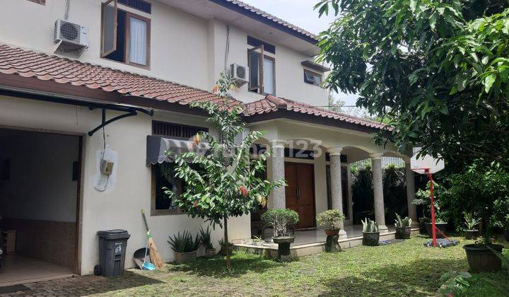 Dijual Rumah Dalam Komplek Besar Pangkalan Jati Pondok Labu, Dekat Golf Pangkalan Jati, Luas Tanah 717M, Bangunan 2 Lantai, Ada Kolam Renang, View Golf Pangkalan Jati, 2 Garasi, 4 Carport, Jalan Lebar, Harga 10,5 Miliyar Nego Jaja 1