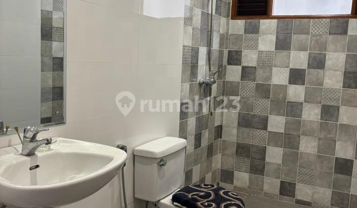 For Rent: Teak House in West Pejaten Dalam Complex, Furnished, Land 350 sqm, 2-Story Building 400 sqm, Bedrooms, 3 Bathrooms, Strategic Location, Price 240 Million Negotiable Per Year. 2