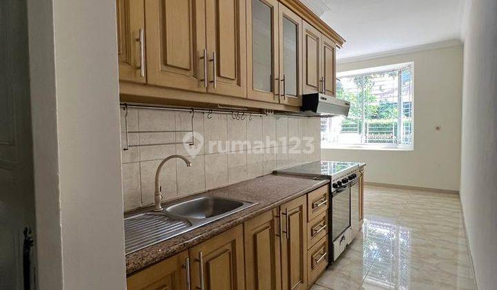 Disewa Rumah dalam komplek besar Pondok Labu Pangkalan Jati, Luas Tanah 329M, 4 kamar tidur, bangunan 2 lantai, parkir kedaraan 5 mobil, cocok untuk tempat tinggal dan kantor, harga 220 Jt pertahun nego Anung 2