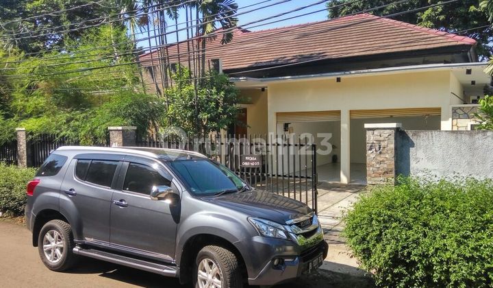 Disewa Rumah Kemang, Luas Tanah 1000M, Bangunan 500M,Kamar Tidur 6, Parkir Luas,Ada Swimming Pool, AC 8 Unit, Harga 375 Jt Pertahun Negosam 2