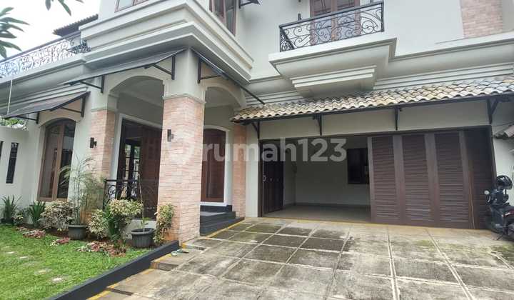 Disewa Rumah Bagus Kolam Renang wilayah Kemang, 5 kamar tidur, bangunan 2 lantai, luas tanah 800M, carport 2 mobil, garasi 2 mobil, harga sewa 500 JT Pertahun Sam 2