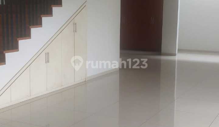 For Rent: House in Kemang Area, Scenic Environment, Swimming Pool, Unfurnished, Land Area 400M, 2-Storey Building 500M, 4 Bedrooms, Garage for 2 Cars, Carport for 3 Cars, Price 450 Million Negotiable Per Year. 2