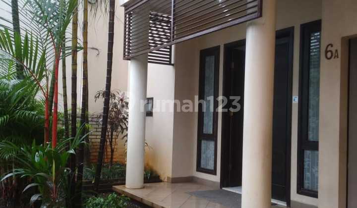 Disewa Rumah dalam Komplek Eksklusif jalan lebar, Pangkalan Jati, Pondok Labu, luas tanah 250M, bangunan 2 lantai, 3 kamar tidur, 1 garasi, 1 carport, jalan lebar, dekat Golf Pangkalan Jati, ada AC dan water heater, harga 125 JT Nego Pertahun 