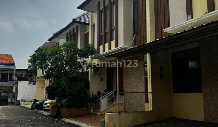 Disewa rumah dalam komplek Pondok Cabe, luas tanah 80M, luas bangunan 100M 2 lantai unfurnished, 3 kamar tidur, lokasi strategis, dekat pintu tol Limo, harga 5 JT Nego Pertahun Ida 1