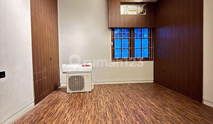 Disewa Rumah Ada Kolam Renang, Unfurnished Luas Tanah 800M, Bangunan 550M,4 Kamar Tidur,Hargaewa 280 Jt Pertahun Nego Minimal Sewa 2 Tahun Sam 2