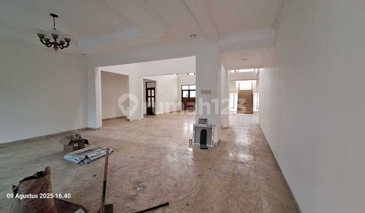 Disewa Rumah Dureg Tiga, Buncit, Jakarta Selatan, luas tanah 800M, luas bangunan 1000M, 6 kamar tidur, parkir luas, unfurnished, harga untuk sewa tempat tinggal 375 JT, harga sewa untuk kantor 425 JT Nego Sam
