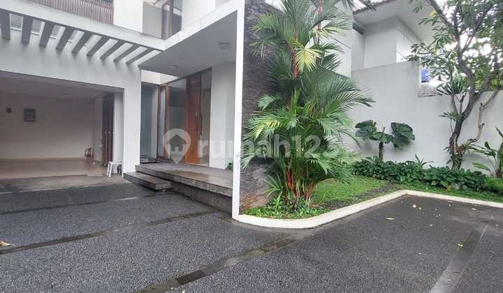 Disewa Rumah Eksklusive Bagus, Wilayah Kemang, Luas Tanah 600M, 5 Kamar Tidur, Parkir 5 Mobil, Unfurnished, Swimming Pool, Harga 800 Jt Pertahun Nego Sam Disewa Rumah Eksklusive Bagus, Wilayah Kemang, Luas Tanah 600M, 5 Kamar Tidur, Parkir 5 Mobil, Unfurnished, Swimming Pool, Harga 800 Jt Pertahun Nego Sam