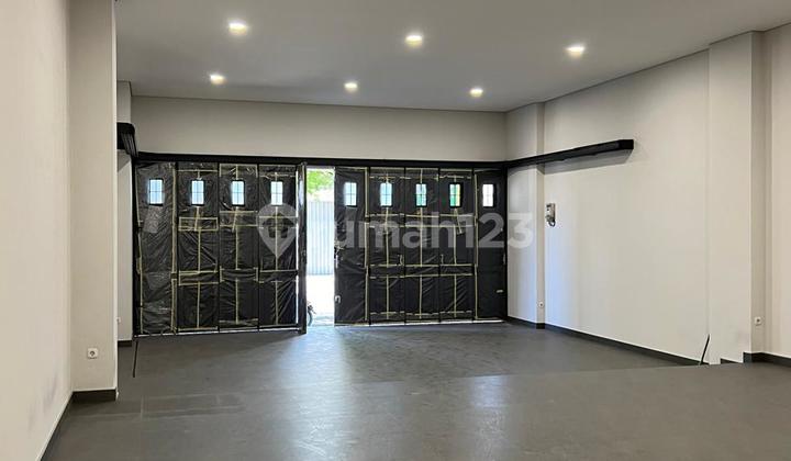 New and Very Nice 3.5-Story Commercial Building on Otista