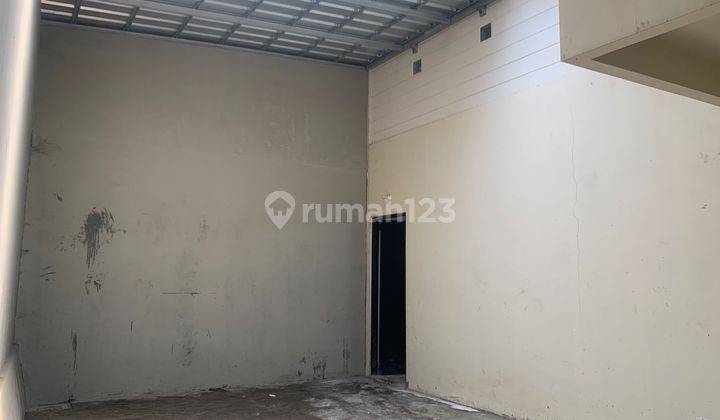 Gudang di Kompleks Pergudangan Kutawaringin 1