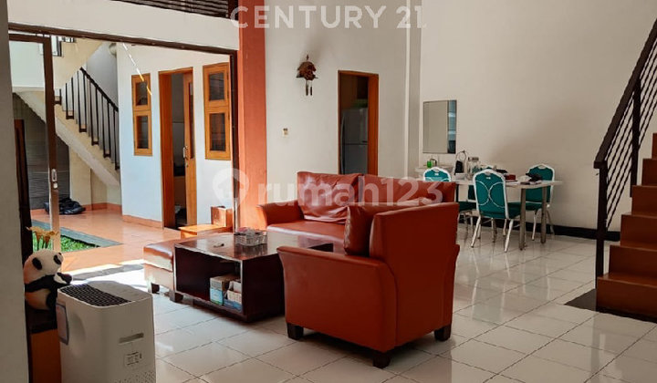 Rumah Cantik 2 Lantai di Komplek Elit Batununggal Indah Bandung