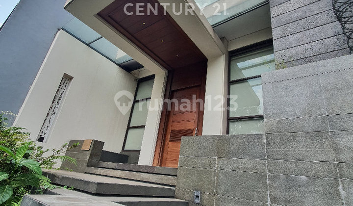 Rumah 2 Lantai Furnished, CocokU Usaha Di Mainroad Jl Singgasana 