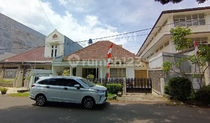DIJUAL RUMAH 2 LT ARSITEKTUR BELANDA DI LINGKUNGAN ELIT BANDUNG DIJUAL RUMAH 2 LT ARSITEKTUR BELANDA DI LINGKUNGAN ELIT BANDUNG