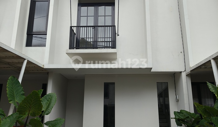 Rumah Aman Nyaman Elegan di Cirendeu Rumah Aman Nyaman Elegan di Cirendeu