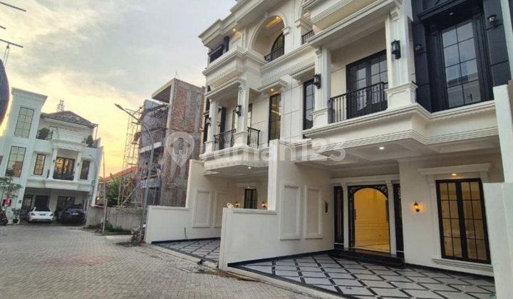 Rumah Mewah Roooftop Cluater Pinggir Jalan Di Jagakarsa Jaksel